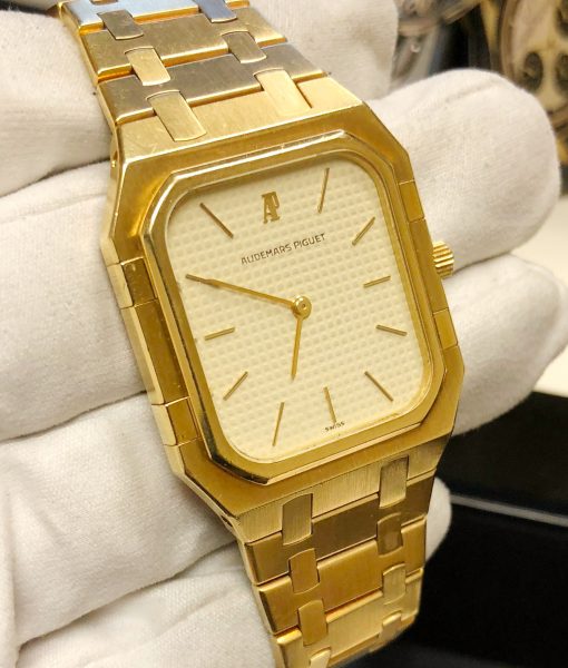 01-Audemars-Piguet-Royal-Oak-GOLD-32mm